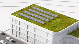 En arkitektmodell av en bygning med sedum og solceller på taket